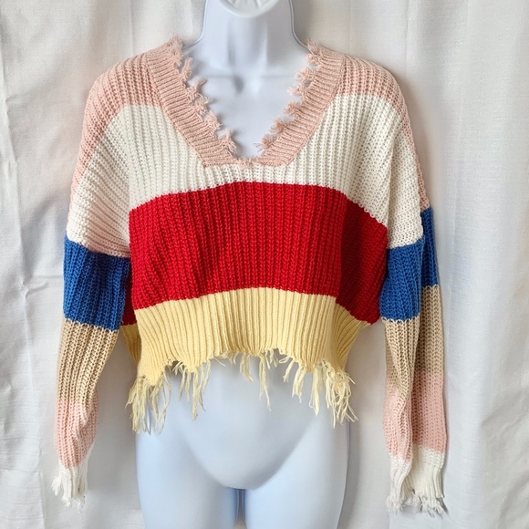 NWOT- Frayed Edge V-Neck Cropped Sweater!! - Picture 2 of 5